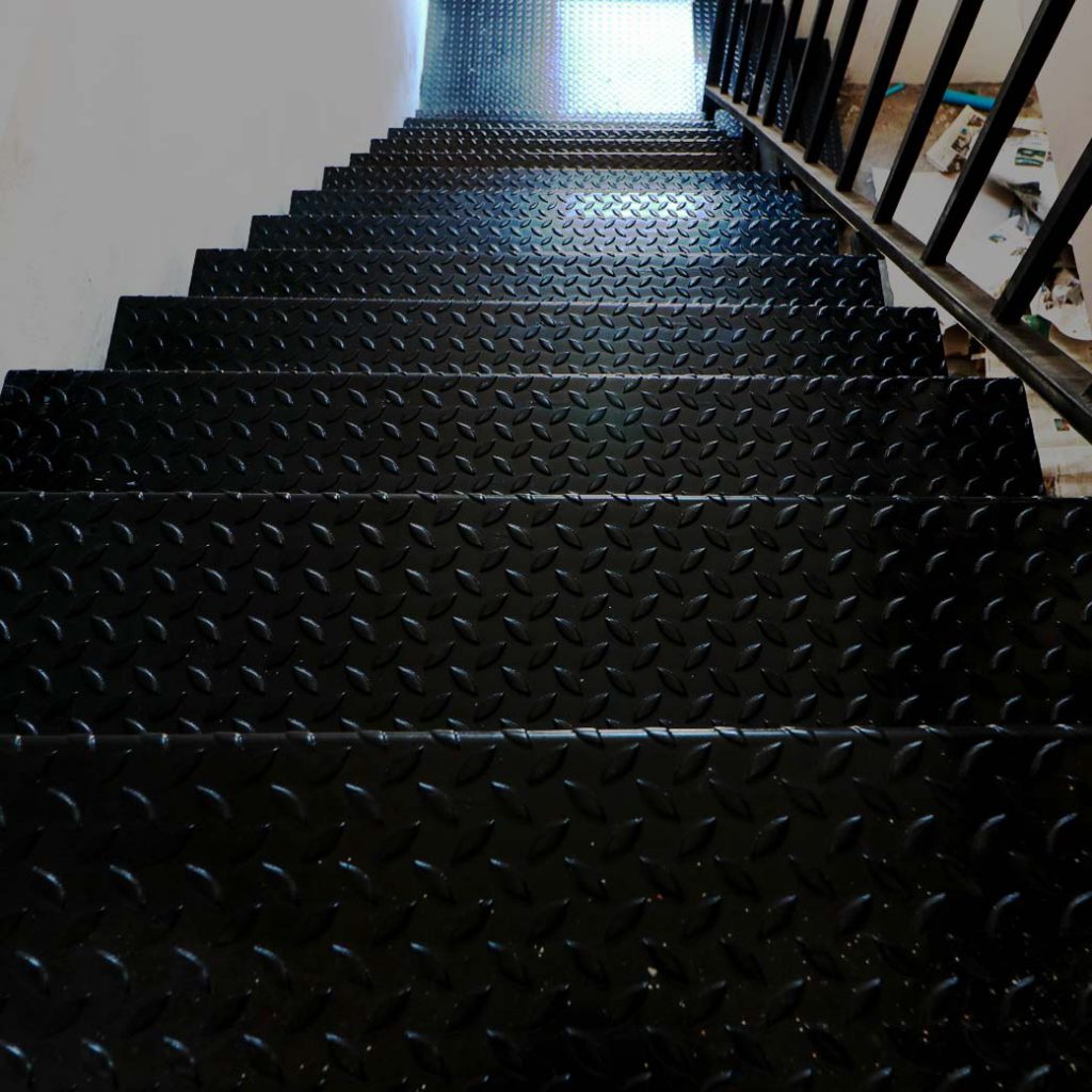 รายการ 95+ ภาพ บันไดเหล็กขึ้นดาดฟ้า ใหม่ที่สุด