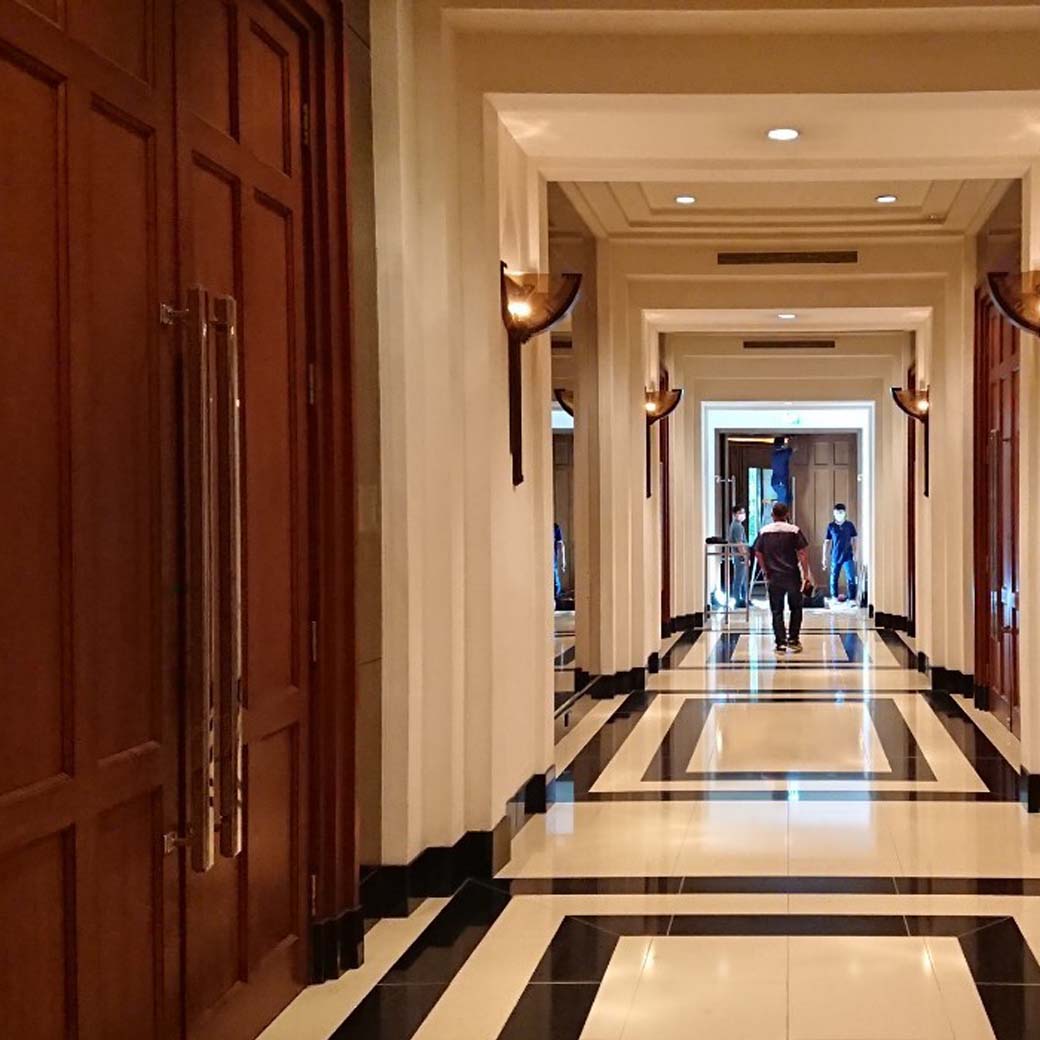 ติดตั้งประตูห้องบอลรูมโรงแรม Peninsula Hotel Bangkok| Hengkee Construction รับเหมาต่อเติม ครบจบที่เดียว คุณอวน 096-265-9553 Line:@hengkeecon