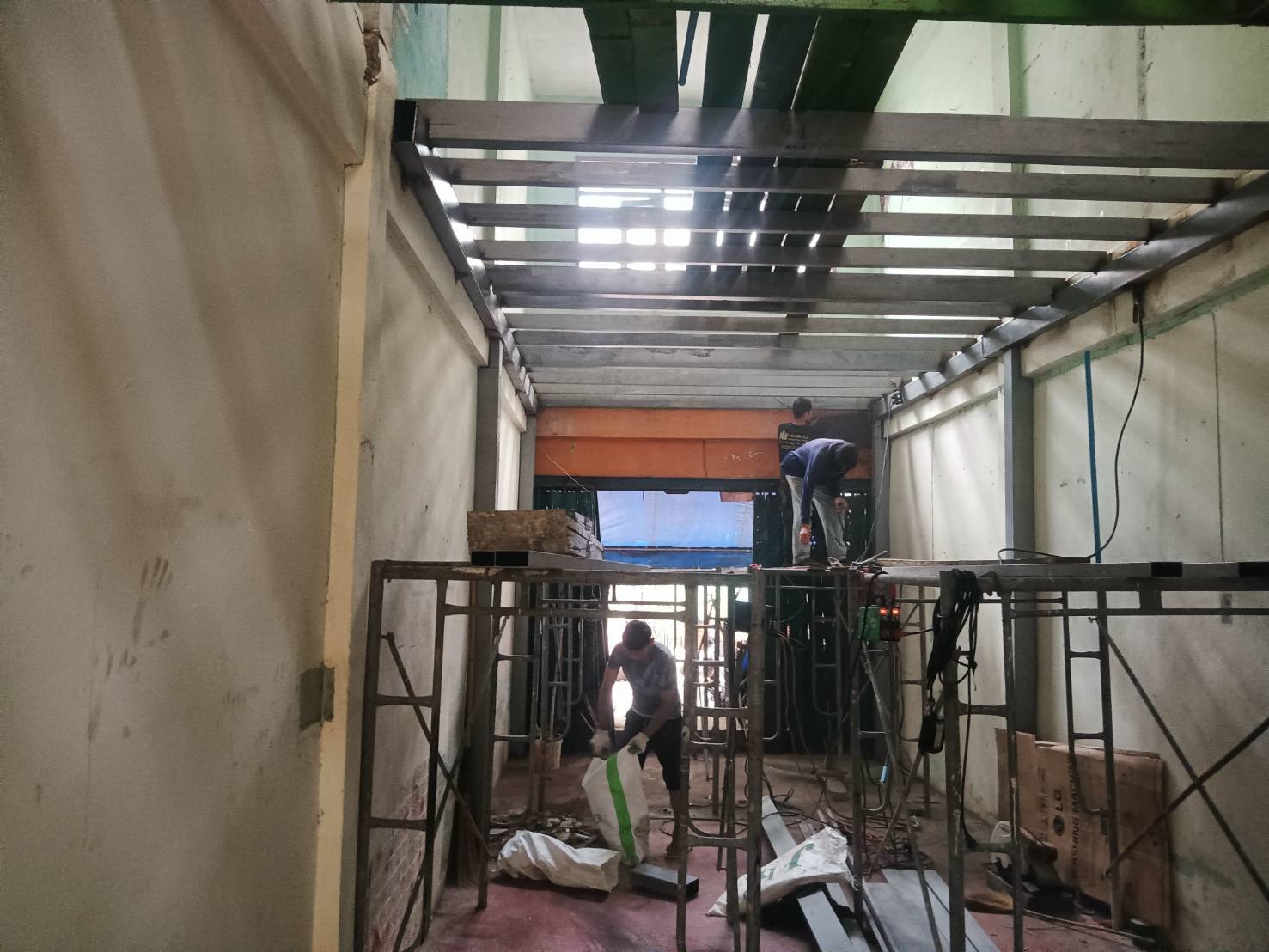 Renovate the mezzanine (2)