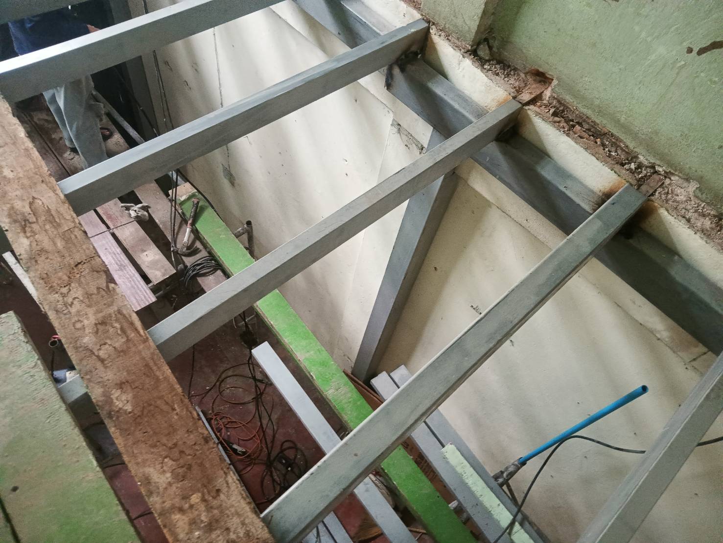 Renovate the mezzanine (6)